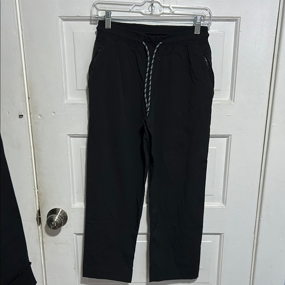 Athleta Trekkie Straight Crop Drawstring Pocket Pant - Picture 1 of 8
